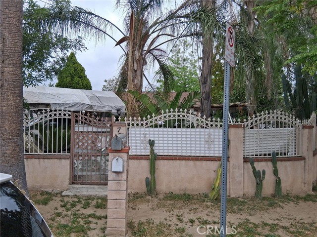 Detail Gallery Image 2 of 4 For 7502 Remmet Ave, Canoga Park,  CA 91303 - 2 Beds | 1 Baths