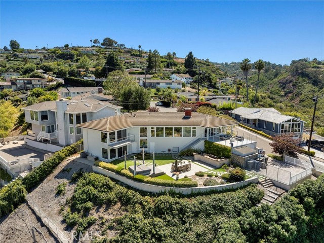 33 Cayuse Lane, Rancho Palos Verdes CA: https://media.crmls.org/medias/d43c4973-ced5-44b3-83bc-3ad3ea016224.jpg