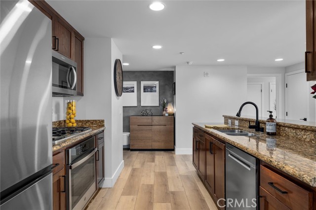 400 W Ocean Boulevard, Long Beach CA: https://media.crmls.org/medias/d43e1017-5eb8-4c40-a4f5-e1d823e0d975.jpg