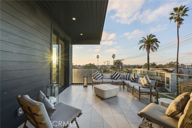 Detail Gallery Image 25 of 41 For 626 Longfellow, Hermosa Beach,  CA 90254 - 4 Beds | 5 Baths
