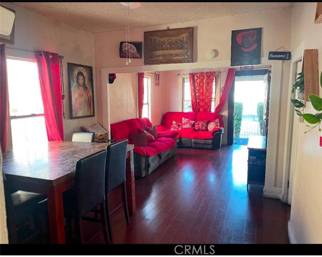 Detail Gallery Image 4 of 9 For 309 N Willowbrook Ave, Compton,  CA 90220 - 2 Beds | 2 Baths