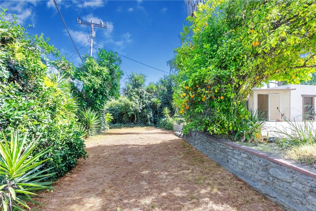 https://media.crmls.org/medias/d43ff444-9f89-4a7d-bb55-07de674fd461.jpg?preset=X-Large