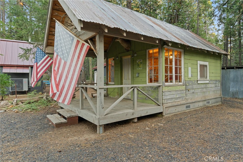 https://media.crmls.org/medias/d4405a68-f6c6-4c3d-97c2-7d63d1d3fd15.jpg?preset=X-Large