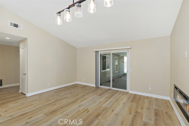 Detail Gallery Image 6 of 23 For 15002 Woodcrest, Fontana,  CA 92337 - 4 Beds | 2 Baths