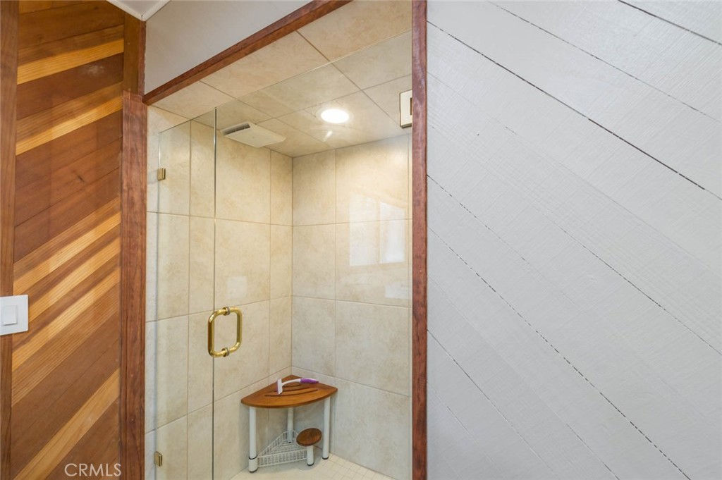 https://media.crmls.org/medias/d441209c-0ab6-451e-aedc-888988631a79.jpg?preset=X-Large