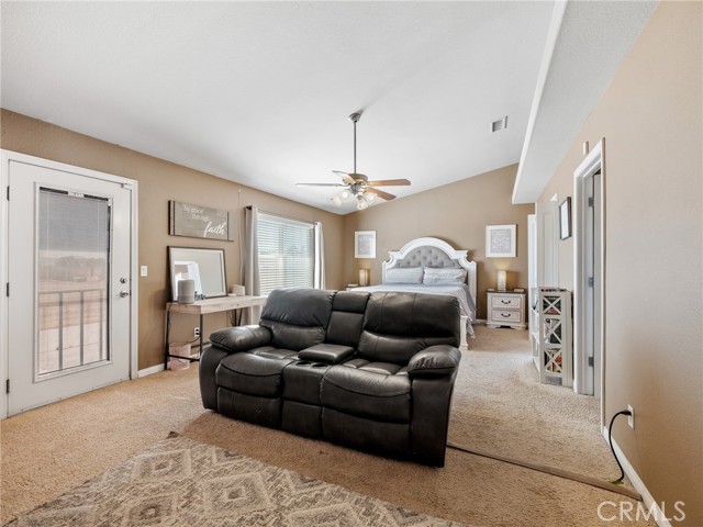 15454 Mustang Avenue, Apple Valley CA: https://media.crmls.org/medias/d441fc85-f4f7-41e4-b929-b46d04a043f2.jpg