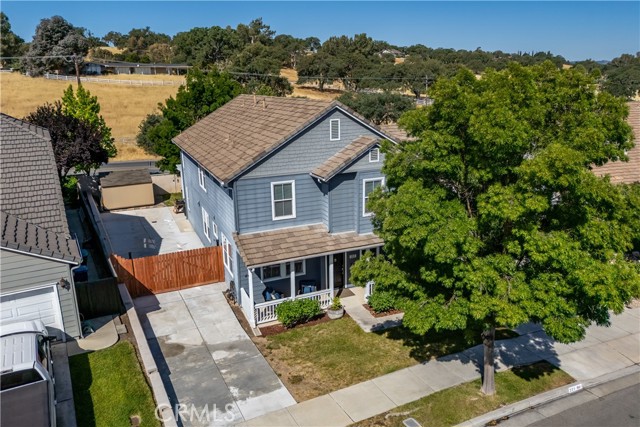 221 Silver Oak Drive, Paso Robles CA: https://media.crmls.org/medias/d4429efa-2b7c-4a5e-8f53-fe0556bdde97.jpg