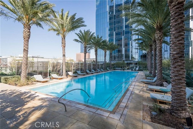 877 Francisco Street, Los Angeles CA: https://media.crmls.org/medias/d4436cd2-8641-47a1-87cd-b828fa8e048d.jpg