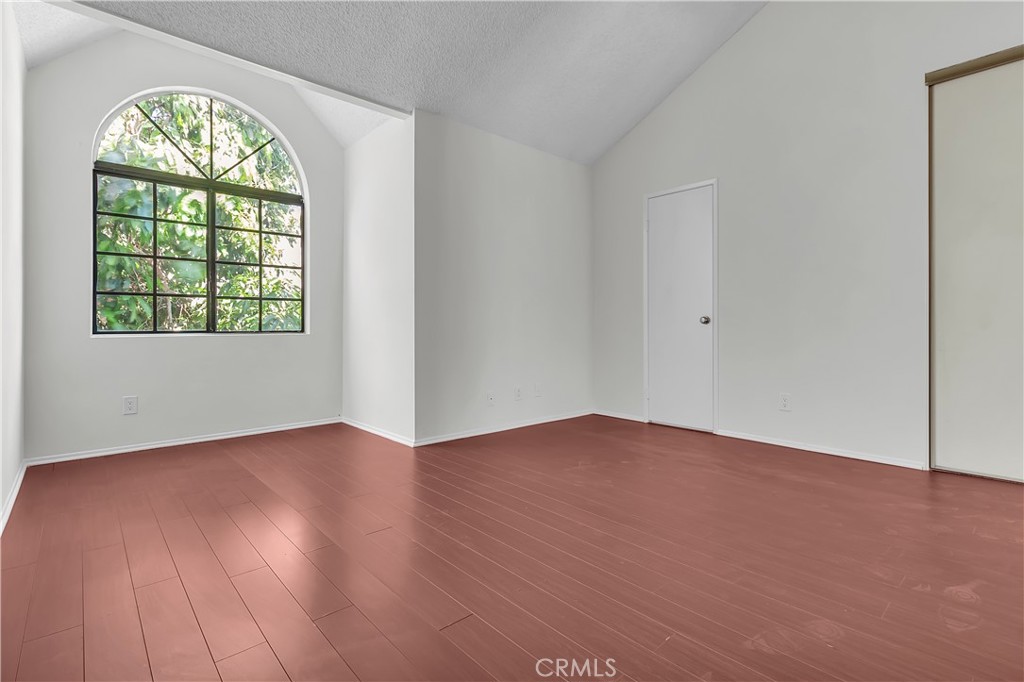 https://media.crmls.org/medias/d443f289-3954-4ba1-b426-6be4c17dcc61.jpg?preset=X-Large