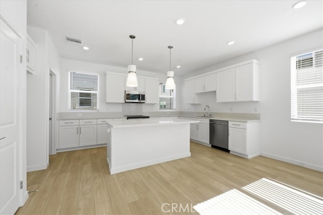 Detail Gallery Image 7 of 26 For 9327 via Azul, Pico Rivera,  CA 90660 - 4 Beds | 3/1 Baths