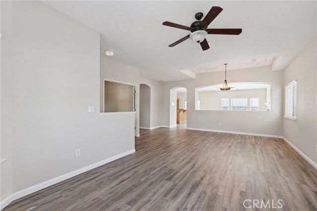 525 Mallard Avenue, Lemoore CA: https://media.crmls.org/medias/d444ce5c-b7cc-4e45-b3f4-1d6bf2ac2eab.jpg
