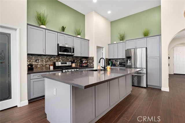 Detail Gallery Image 12 of 41 For 27100 Early Dawn Rd, Menifee,  CA 92584 - 4 Beds | 2 Baths