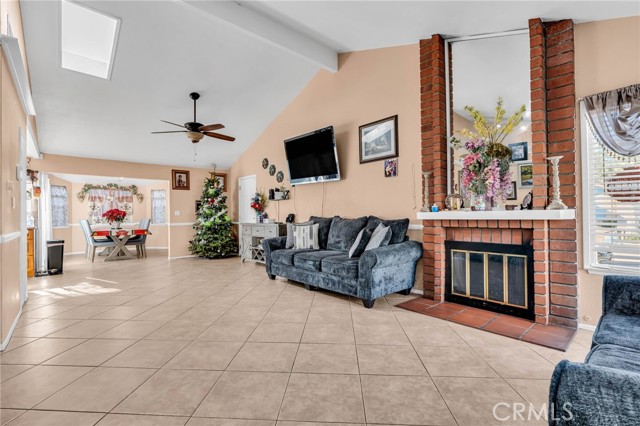 25790 Parada, Valencia CA: https://media.crmls.org/medias/d44694be-ee5b-4dd7-bd6a-52f5787e7cc4.jpg