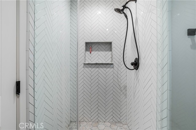 22410 Collins Street, Woodland Hills CA: https://media.crmls.org/medias/d44772b2-5fda-4794-a594-5798bff51084.jpg