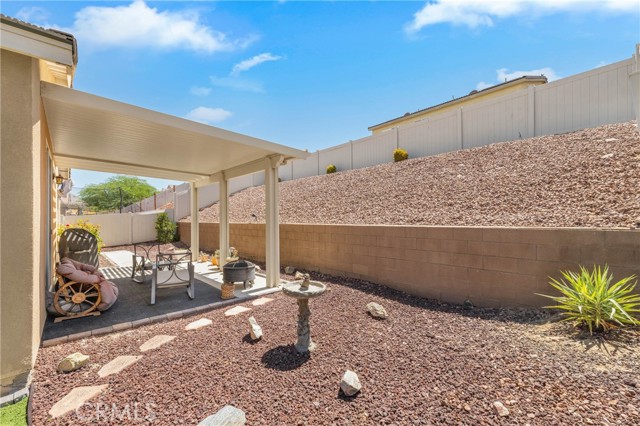 16767 Desert Lily Street, Victorville CA: https://media.crmls.org/medias/d44777f7-d96e-4dd0-92ff-8bae76d2f08f.jpg