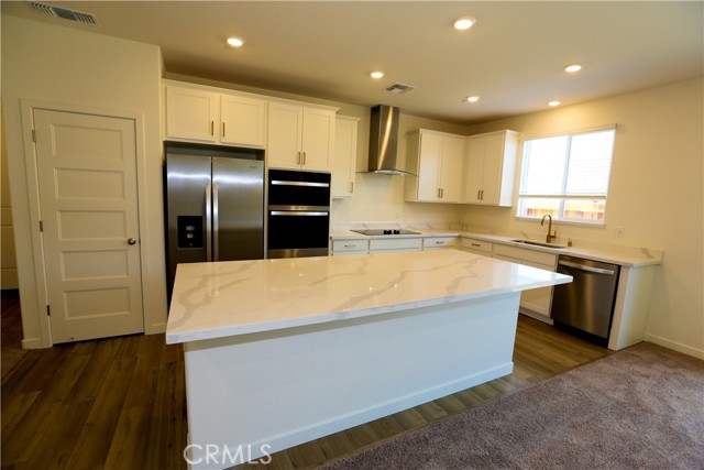 Detail Gallery Image 3 of 17 For 8017 Pikeminnow Way, Sacramento,  CA 95832 - 5 Beds | 3 Baths