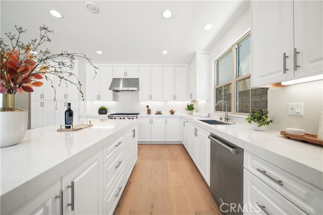 107 Somera, Irvine CA: https://media.crmls.org/medias/d447dc18-101d-4688-a198-9cff350ffdeb.jpg