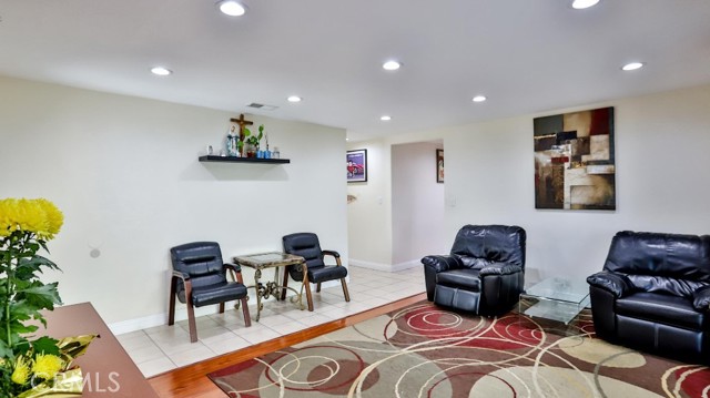 Detail Gallery Image 3 of 55 For 2306 Laird St, Santa Ana,  CA 92706 - 6 Beds | 5 Baths