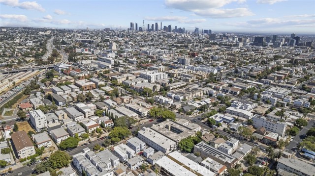 525 N Kenmore Avenue, Los Angeles CA: https://media.crmls.org/medias/d44a9aa5-9e64-447f-89a9-d459990ba969.jpg
