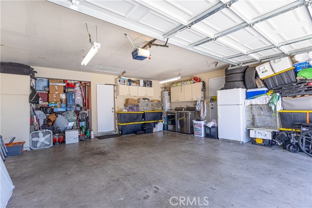 16850 Hidden Creek Drive, Victorville CA: https://media.crmls.org/medias/d44bb0f0-12cd-4904-9ad1-8368b39642d3.jpg