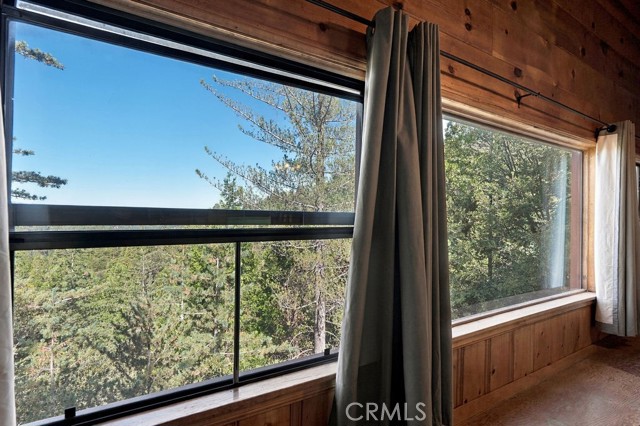 25086 Valle, Crestline, CA 92325