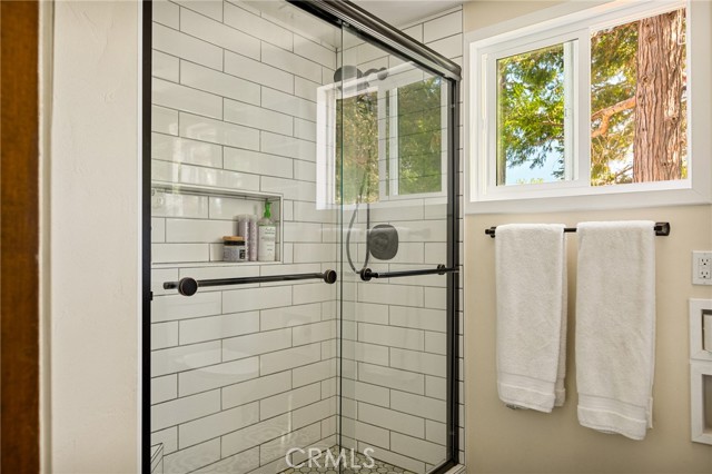 243 Manzanita Drive, Lake Arrowhead CA: https://media.crmls.org/medias/d44c864c-e35a-4615-b8b8-3ef61ed580ee.jpg
