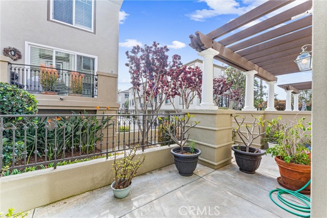 Detail Gallery Image 4 of 58 For 19277 Surfwave Dr, Huntington Beach,  CA 92648 - 2 Beds | 2/1 Baths