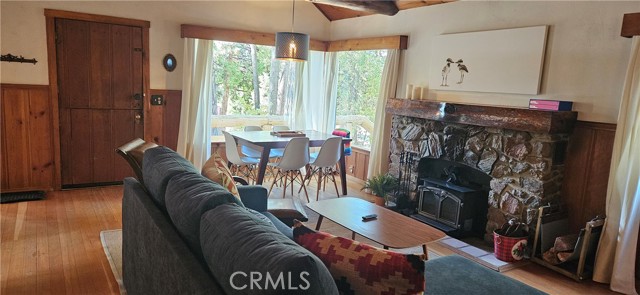 Detail Gallery Image 2 of 12 For 54095 S Circle Dr, Idyllwild,  CA 92549 - 2 Beds | 2 Baths