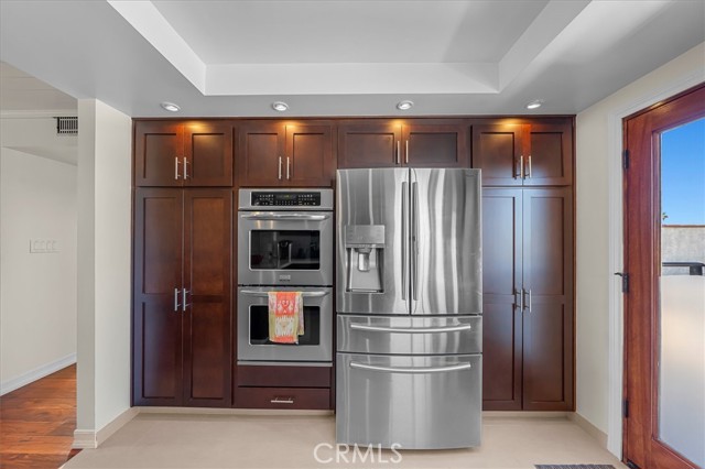 Detail Gallery Image 7 of 27 For 760 Manhattan Beach Blvd #B,  Manhattan Beach,  CA 90266 - 3 Beds | 3 Baths