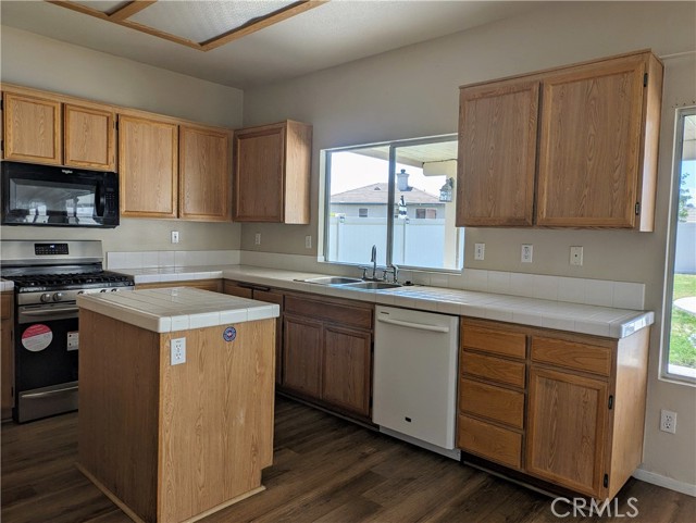 Detail Gallery Image 7 of 28 For 7358 Autumn Chase Dr, Highland,  CA 92346 - 4 Beds | 3/1 Baths