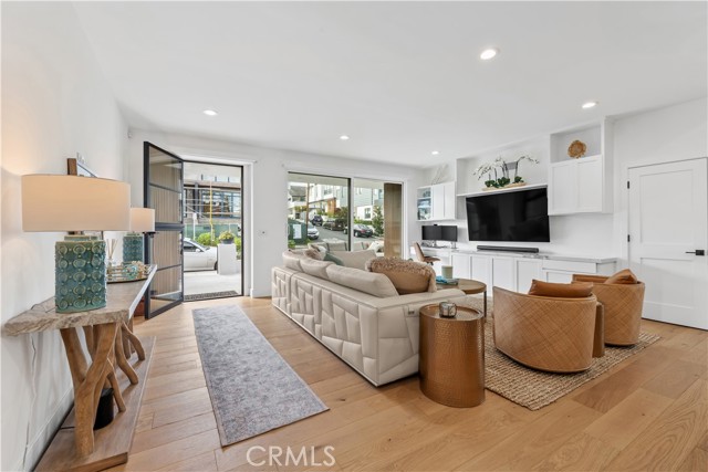 Detail Gallery Image 4 of 30 For 520 Iris Ave, Corona Del Mar,  CA 92625 - 3 Beds | 2/1 Baths