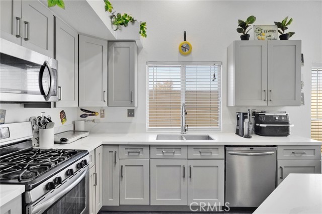 Detail Gallery Image 8 of 37 For 12889 Gifford, Victorville,  CA 92392 - 3 Beds | 2 Baths