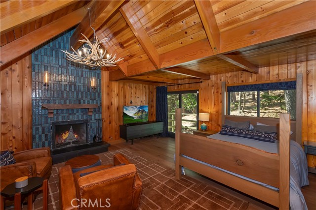 Detail Gallery Image 4 of 24 For 170 Fairway, Lake Arrowhead,  CA 92352 - 3 Beds | 2 Baths