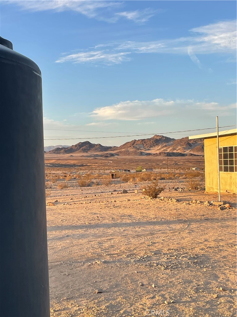https://media.crmls.org/medias/d44f9cc9-eba4-498f-86bf-006a6bfb7d4a.jpg?preset=X-Large