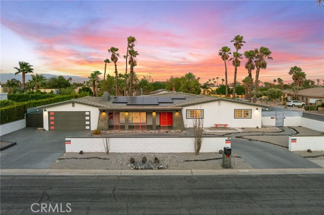 Detail Gallery Image 2 of 66 For 2306 Acacia Rd E, Palm Springs,  CA 92262 - 4 Beds | 3 Baths