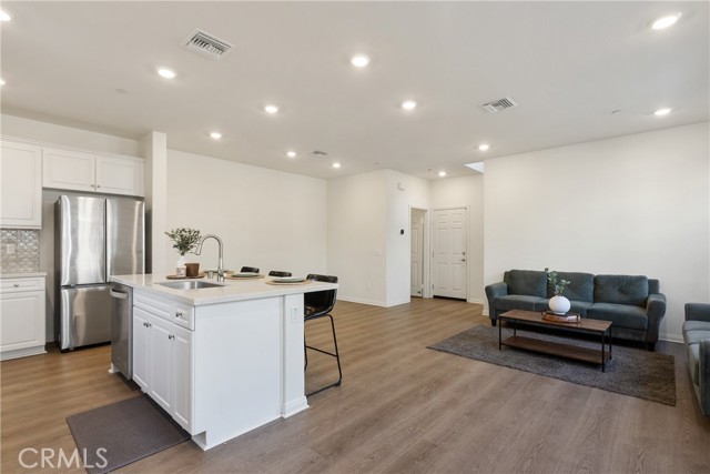 Detail Gallery Image 5 of 31 For 4229 E Carmel Privado, Ontario,  CA 91761 - 3 Beds | 2/1 Baths