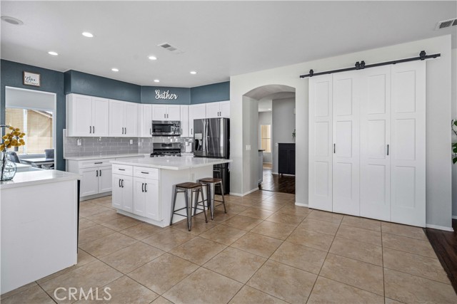 Detail Gallery Image 13 of 55 For 7337 Ridge View, Lancaster,  CA 93536 - 6 Beds | 3 Baths