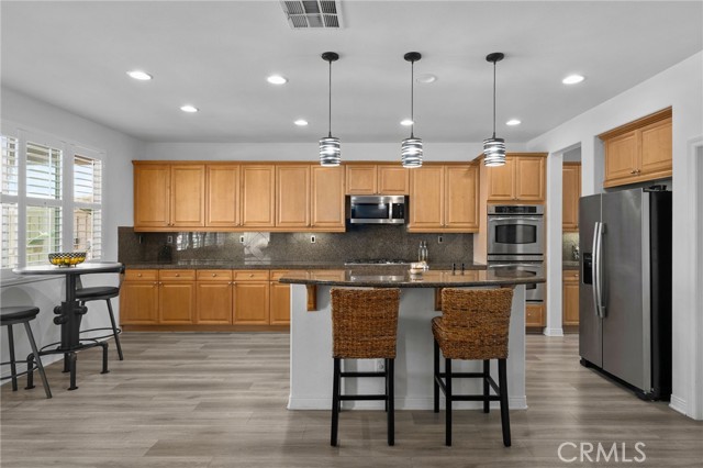 21 Via Del Renal Court, Lake Elsinore CA: https://media.crmls.org/medias/d453d25b-e138-4d4a-91cc-68ad5f27e417.jpg