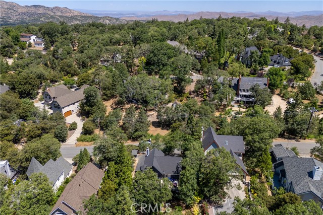 28833 Manitoba Drive, Lake Arrowhead CA: https://media.crmls.org/medias/d4542659-edd6-440b-87c9-e100ce9488c7.jpg