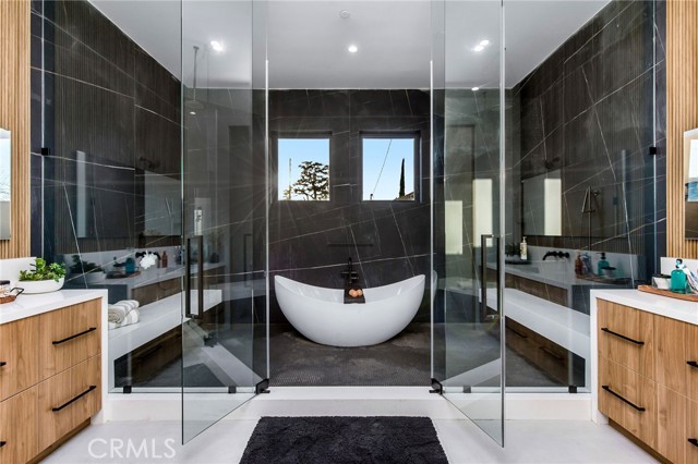 Detail Gallery Image 33 of 75 For 22745 Califa St, Woodland Hills,  CA 91367 - 5 Beds | 4 Baths