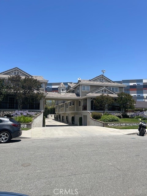 319 Genoa Street, Monrovia CA: https://media.crmls.org/medias/d454818c-462d-41f7-9e18-eed102bcff1a.jpg