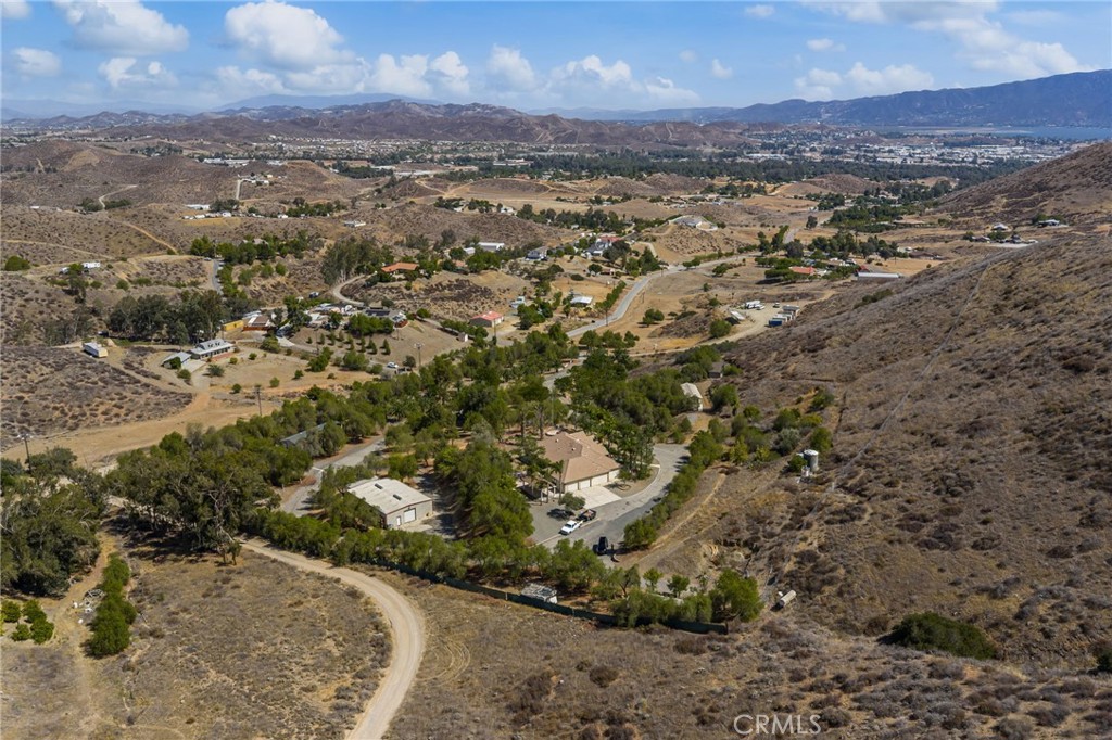 https://media.crmls.org/medias/d455ff67-7f93-444b-81bc-930345b6a561.jpg?preset=X-Large