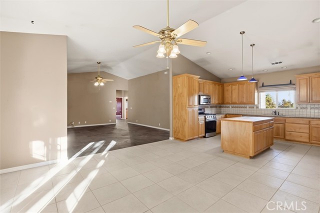 3856 Orillas Way, Atascadero CA: https://media.crmls.org/medias/d4560bc4-04e9-40d9-a3b5-eb43631bf0d0.jpg