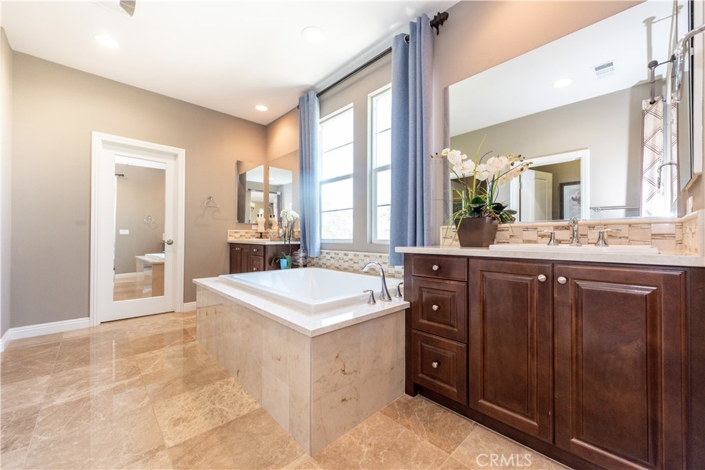 MLS #OC25262857 image #24