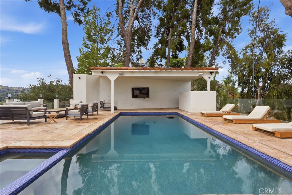 5252 Darro Road — Modern,Spanish