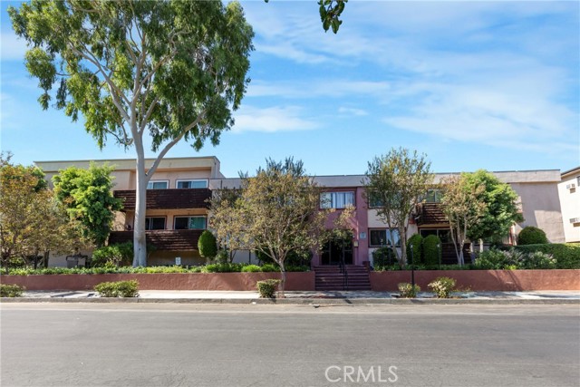 5403 Newcastle Avenue photo 4