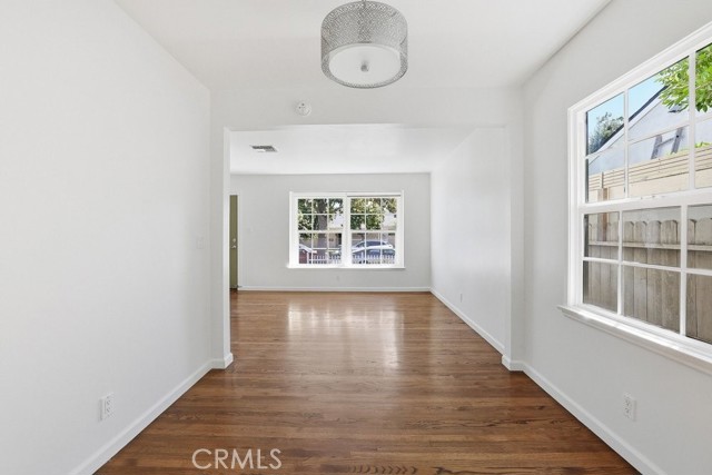 Detail Gallery Image 8 of 54 For 16937 Hartland, Lake Balboa,  CA 91406 - 2 Beds | 2 Baths