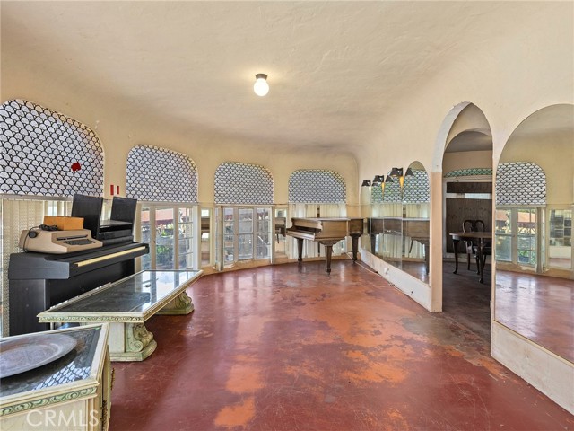 8618 La Tuna Canyon Road, Sun Valley CA: https://media.crmls.org/medias/d4582d1f-c76c-4d9d-95f9-761e3ea43082.jpg