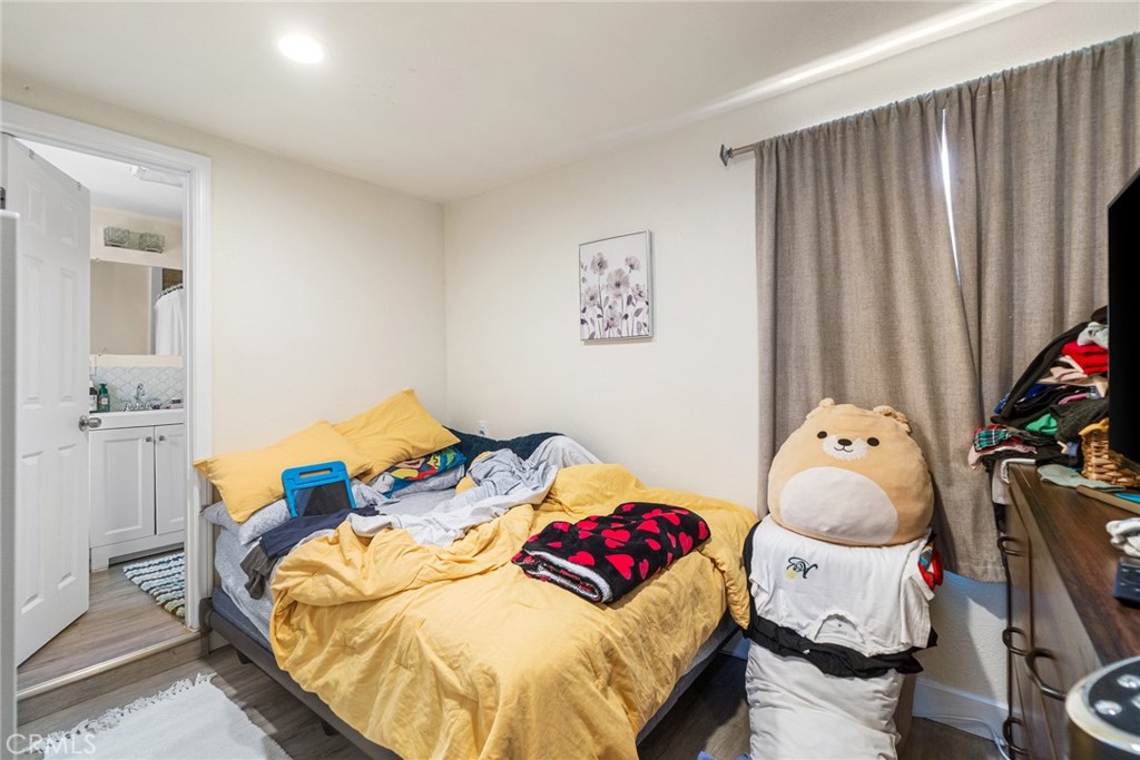 https://media.crmls.org/medias/d458a0fe-6510-45b0-b9e4-bfaf6b7e42ac.jpg?preset=X-Large