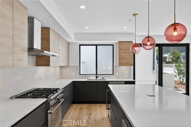 Detail Gallery Image 10 of 50 For 1011 S Prospect Ave, Redondo Beach,  CA 90277 - – Beds | – Baths